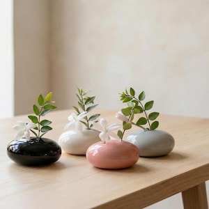 Vaso Ikebana in ceramica fatto a mano, smalto lucido, decoro Wabi Sabi