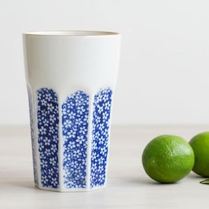 Handgemachte Keramiktasse Wildflower Becher 4 Unze-6 Unze-10 Unze, Retro Japan Style, Blue Pottery Espressotasse perfekt für Kaffee-Liebhaber-Geschenk.