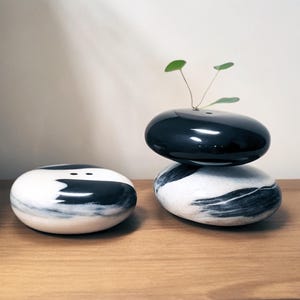 Handmade Ikebana Vase, Japandi Minimalist Wabi Sabi Decor, Midfulness gift, Ceramic Flower Arrangements, ceramic flower frog,gift yoga lover