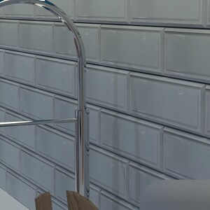 Puede incluir: Un grifo de cocina cromado con un caño alto y una sola palanca. El grifo está montado en una pared alicatada con azulejos blancos de metro.