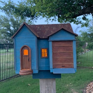 Craftsman Birdhouse, Solar Powered Birdhouse