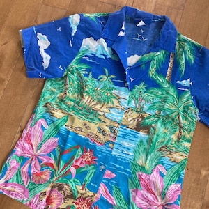 80s Cheryl Tiegs Hawaii Womens Tropical Blouse Vintage 1980s Made in USA 50/50 Small Ladies Short Sleeve Button Up Aloha Vacation Fashion