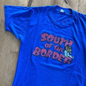 T-shirt Cartoon South of the Border degli anni '80 Vintage America Project Made in USA T-shirt a punto singolo