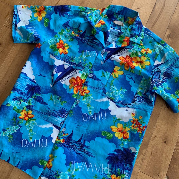 Années 90 Oahu Hawaiian Shirt vintage années 1990 All Over Print Tropical Short Sleeve Button Up Aloha Hawaii Vacation Island Fashion