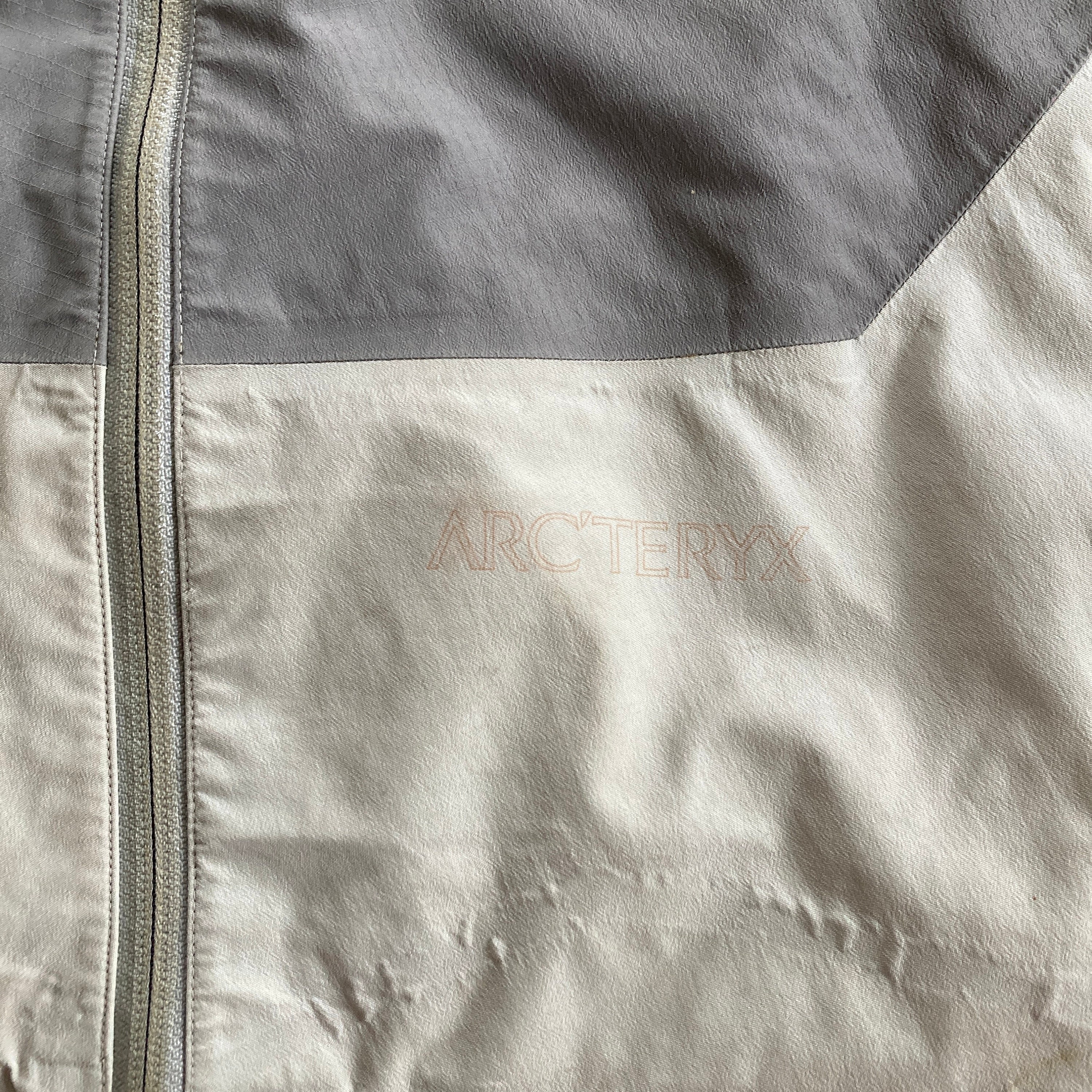 Vintage Early 2000's Grey & White Arc'teryx Sidewinder AR Jacket