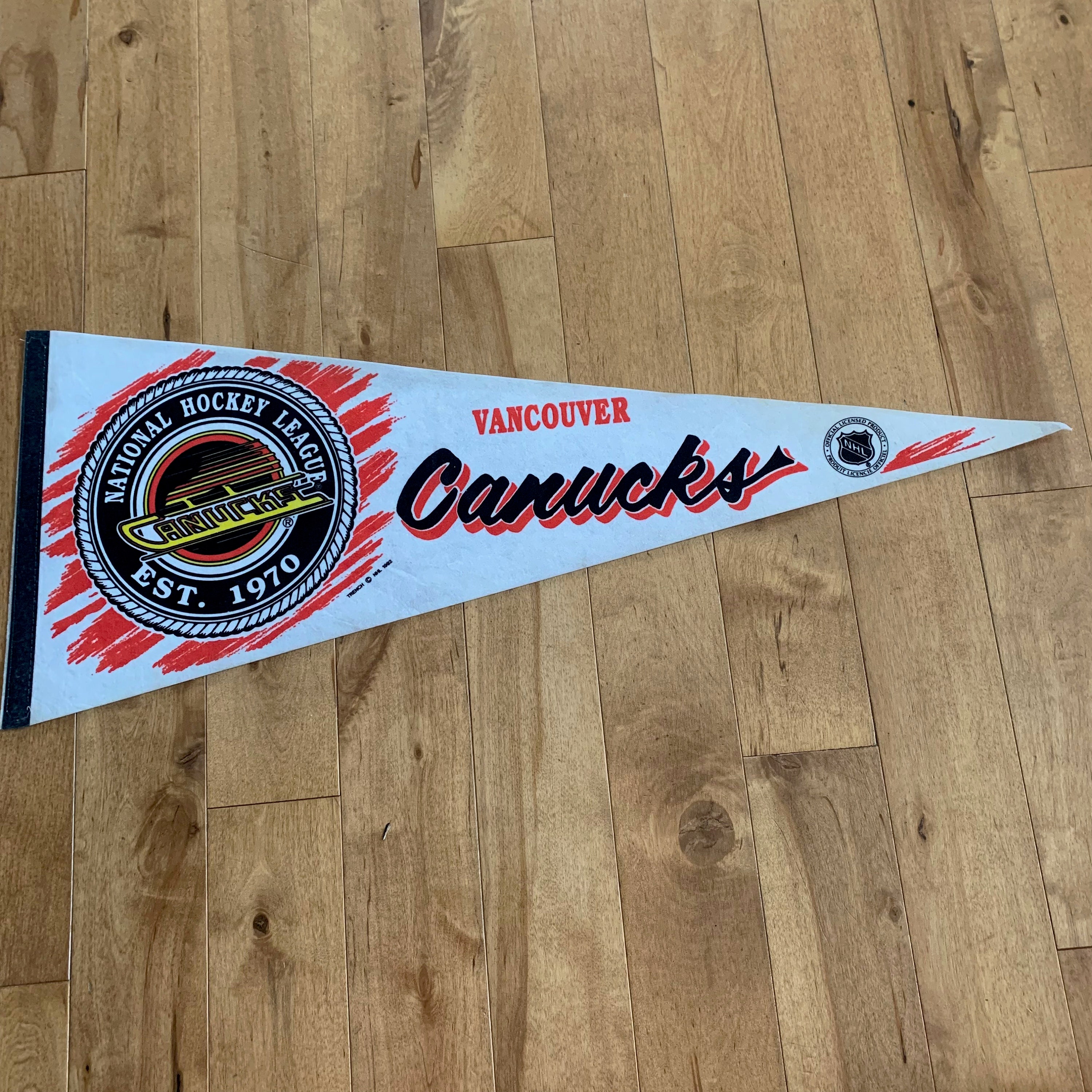 PITTSBURGH PENGUINS VINTAGE 1990'S NHL PENNANT - DEADSTOCK