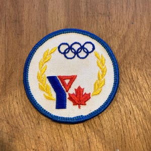 Veste Ancienne Brodée Avec Badge Olympique - Collection Sport Vintage