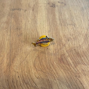 1980s Vintage SALMON FISH Enamel Lapel Pin Retro Fisherman Fishing Angling Pinback Button