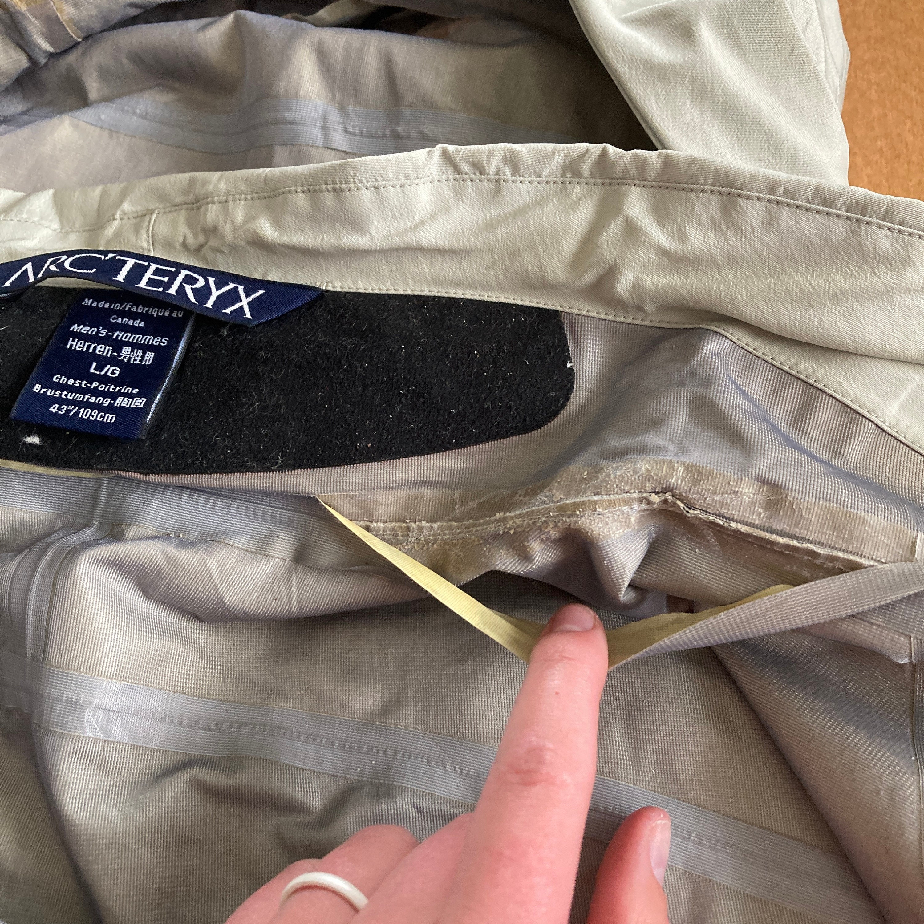 Vintage Early 2000's Grey & White Arc'teryx Sidewinder AR Jacket