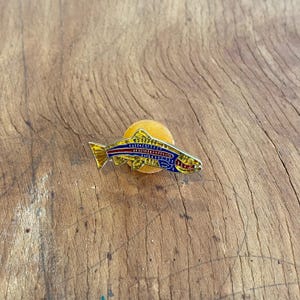 1980s Vintage SALMON FISH Enamel Lapel Pin Retro Fisherman Fishing Angling Pinback Button
