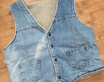 80s Denim Sherpa Lined Vest Vintage 1980s Faded Blue Jean Sleeveless Outerwear Western Cowboy Workwear Outdoors