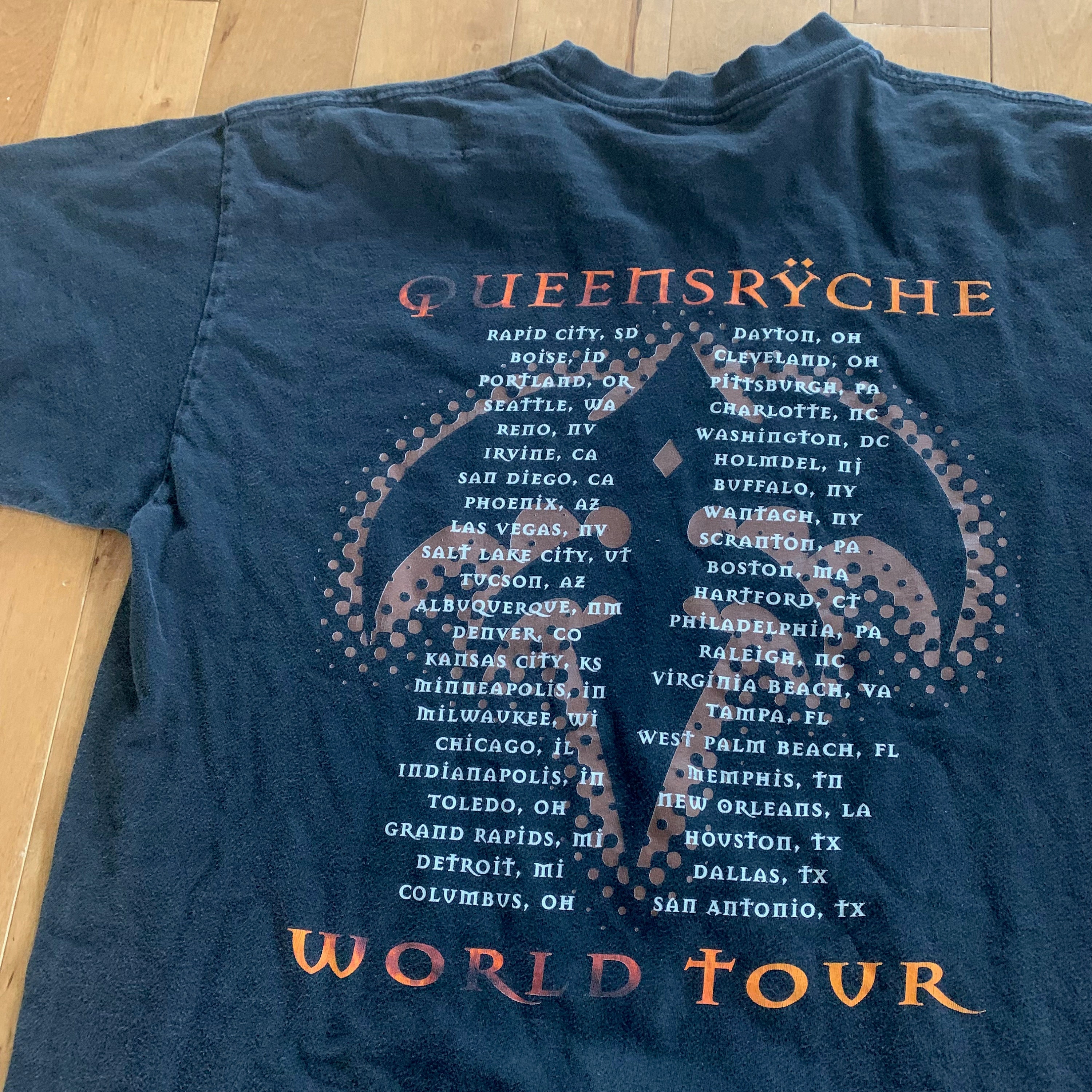 90s queensryche USA製 ワールドツアーTシャツ GIANT 90s queensryche USA製 ワールドツアーTシャツ GIANT - メルカリ