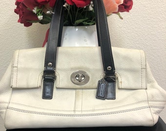 gently used coach handbags