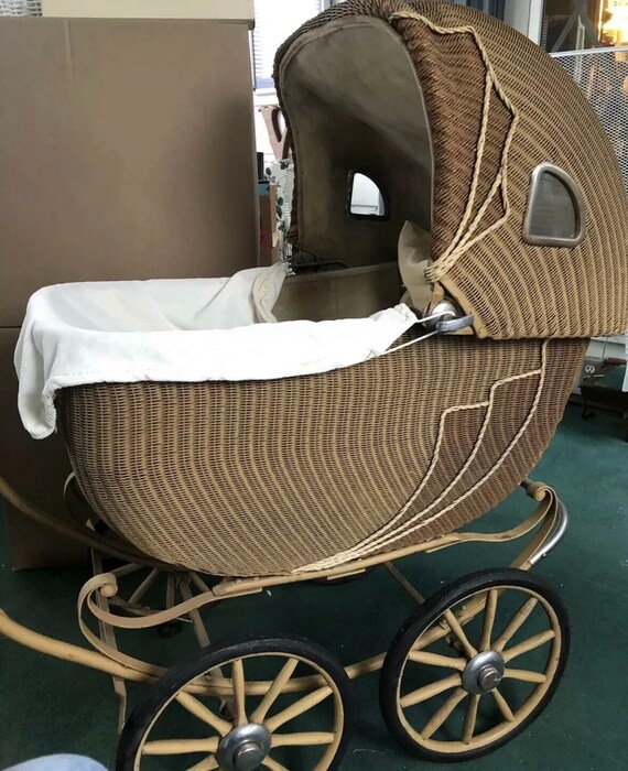 1920s baby carriage