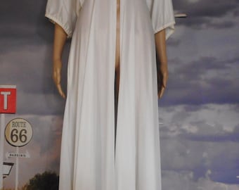 Vintage White Peignoir - White Dressing Gown - White Negligee - Made In USA Quality Vintage - Nightgown Cover - Wedding - Valentine - Date