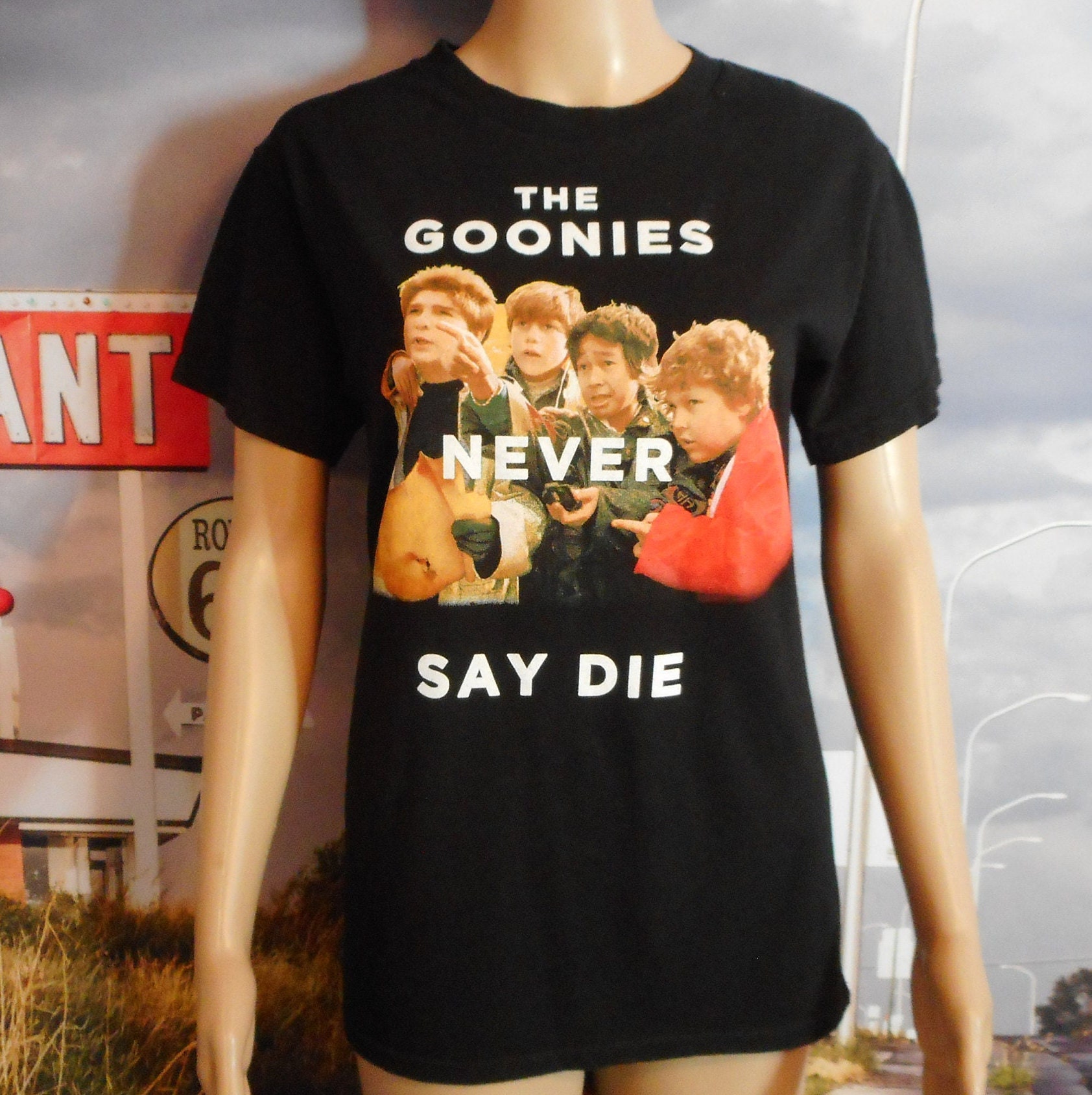 THE GOONIES MOVIE T-SHIRT XS-5XL UNISEX RETRO VINTAGE CULT COMEDY THE GOONIES MOVIE T-SHIRT XS-5XL UNISEX RETRO VINTAGE CULT COMEDY