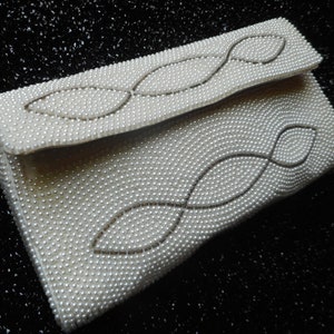 Embrague de cuentas blancas vintage sin usar con diseño de acento plateado - Tesoro accesorio vintage hecho en Japón - Embrague de noche - Novia - Boda