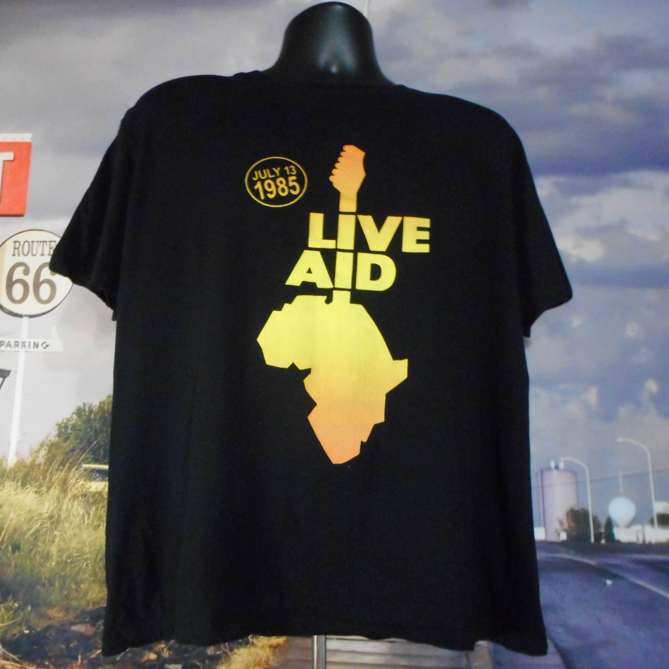 Vintage 1985 Live Aid Concert T-shirt: Black Africa Guitar Graphic