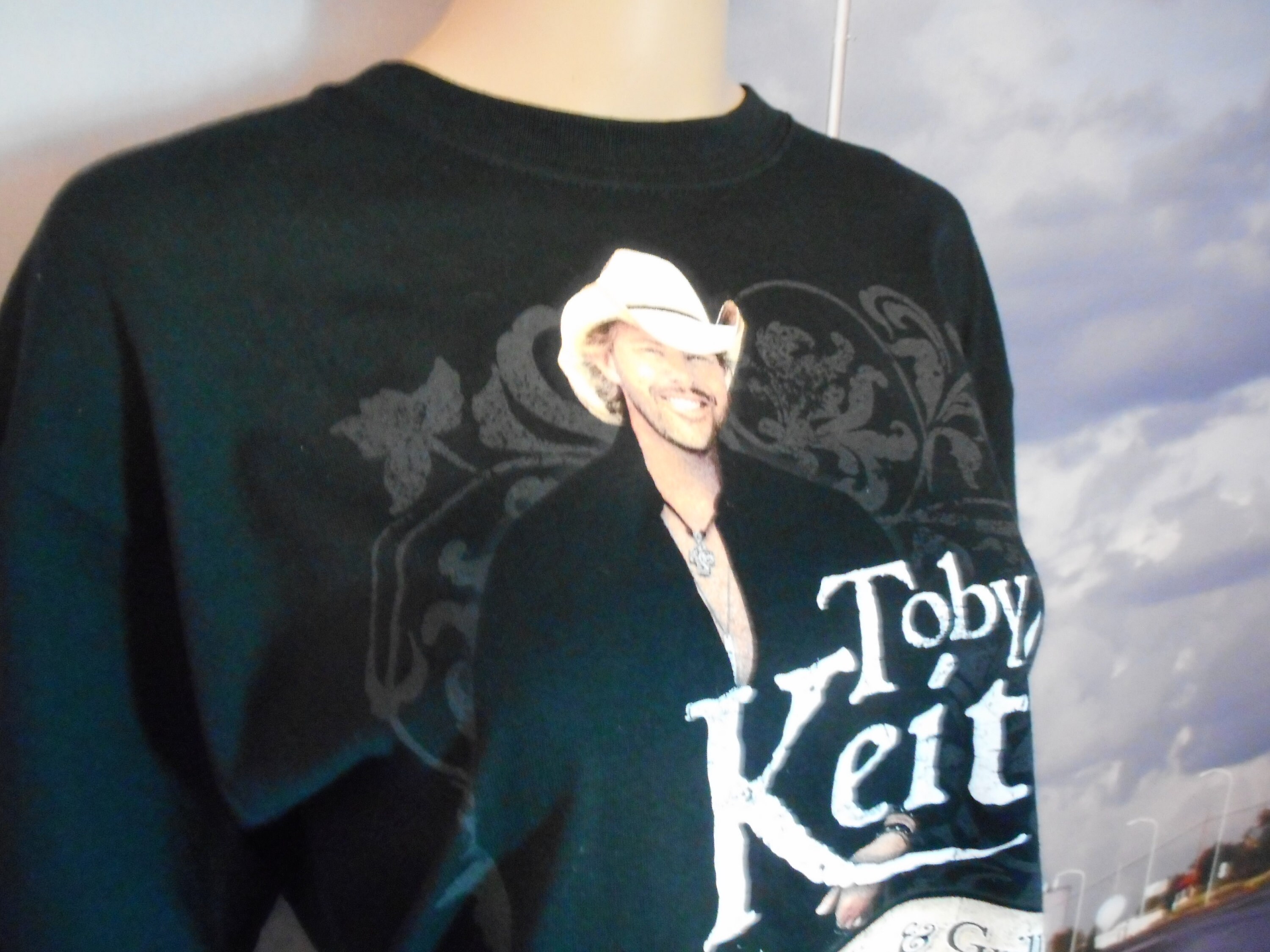 Toby Keith I Love This Bar & Grill T Shirt Graphic Shirt Vintage T