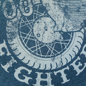 Foo Fighters T shirt - Graphic Tee -  T-shirt - 2010 Reprint - XL Foo Fighters Tee - Unisex/Men&#39;s Shirt - Late 90&#39;s Foo Fighters -