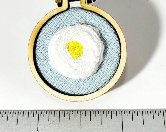 Micro Embroidery Brooch: Handsewn Flower Pin, Retro Fashion Accessory