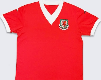 Wales Vintage Kappa Cymru Soccer Jersey - Red and White Jersey Shirt - Stitched Logos - Men's Size Extra Large (Runs Small) - FREE SHIPPING