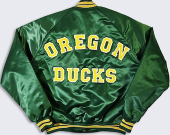 Oregon Ducks Vintage 80s Chalk Line Satin Bomber Jacket - UO University Green & Yellow Coat - Extremely Rare - Men's Size: L - FREE SHIPPING