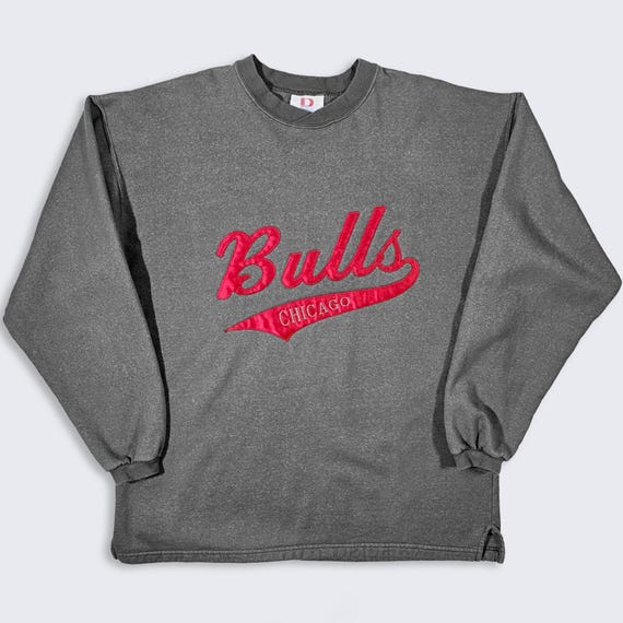 Chicago Bulls Vintage 90s Script Gray Sweatshirt - Basketball - Stitched On Logo - Made in USA - Men's Size : Large ( L ) - FREE Shipping