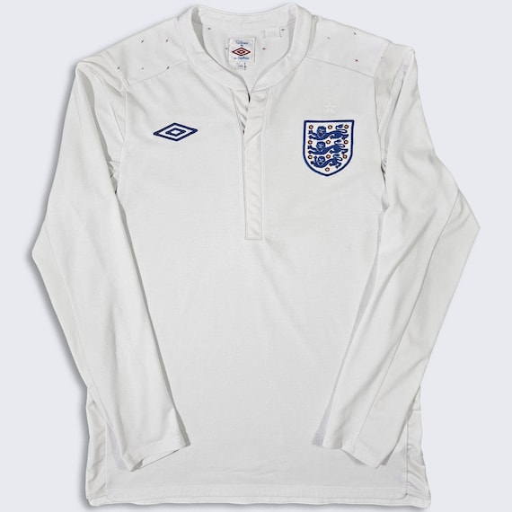 England Umbro Long Sleeve Soccer Jersey - White Color Uniform Shirt - Stitched On Logos - Size Men's Fits Like : Large ( L ) - FREE SHIPPING