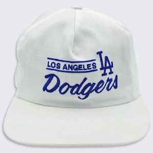 Puede incluir: Gorra de béisbol blanca con un logotipo de los Los Angeles Dodgers bordado en azul.