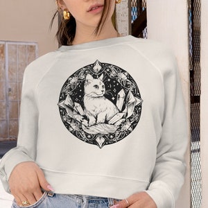 Witchy Crystal Cat / PNG SVG JPG / Transparent Background ready for Print on Demand pod / Cottagecore Bohemian Mystical Kitty