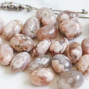High Quality Oval Flower Agate Tumbles
