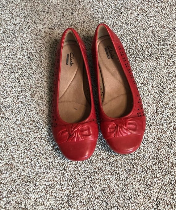 Red designer flats discount