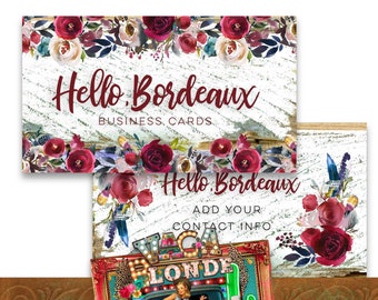 Puede incluir: Dos tarjetas de visita con un diseño floral y el texto "Hello Bordeaux, Business Cards" y "Hello Bordeaux, Add Your Contact Info". Las tarjetas están sobre un fondo de madera con una imagen de estilo vintage de un coche con un letrero de neón que dice "Vacay Blonde" en el fondo.
