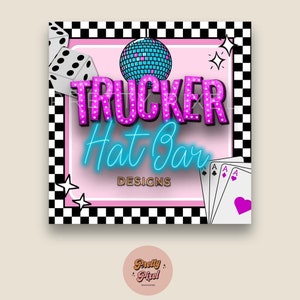 Puede incluir: Un diseño gráfico rosa y azul con el texto "Trucker Hat Bar Designs" en estilo retro. El diseño presenta una bola de discoteca, dados y cartas de juego.