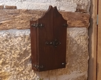 Vintage-Regal aus Holz und Schmiedeeisen mit übermäßigem Altar, Hexenmöbeln, Altarmöbeln, Wicca, Heide, Schamane, positive Energien