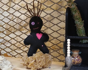 Voodoo-Puppe personalisiert mit Farben und Initiale, Voodoo-Puppe, Hexenpuppe, Nadelkissen, Magie, Voodoo-Puppe