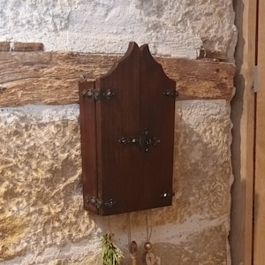 Estante vintage en madera y hierro forjado con altar excesivo, muebles de brujas, muebles de altar, wicca, pagano, chamán, energías positivas
