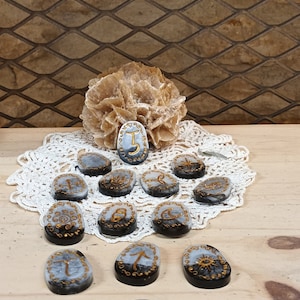 Schwarze und graue Wicca-Runen, Harzrunen, Hexengeschenkidee, Hexenrunen, Wahrsagewerkzeuge, Hexensymbol