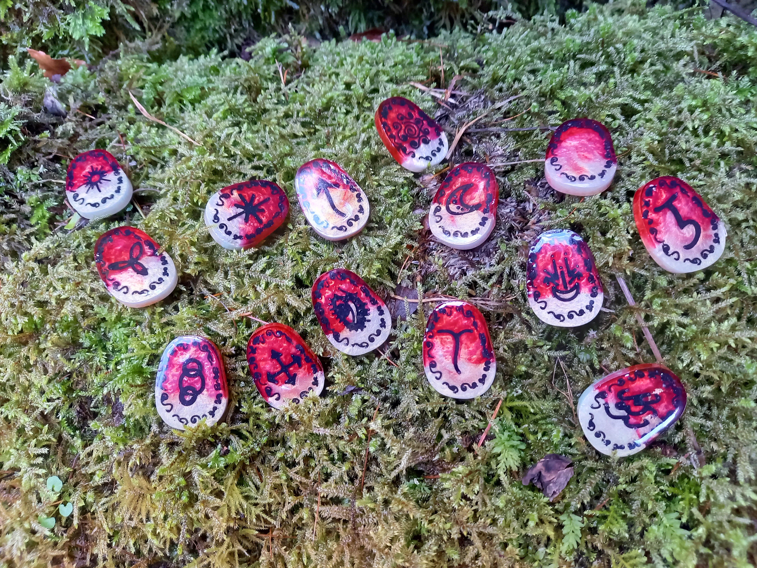 Runes de Sorcière | Wiccan Rouge