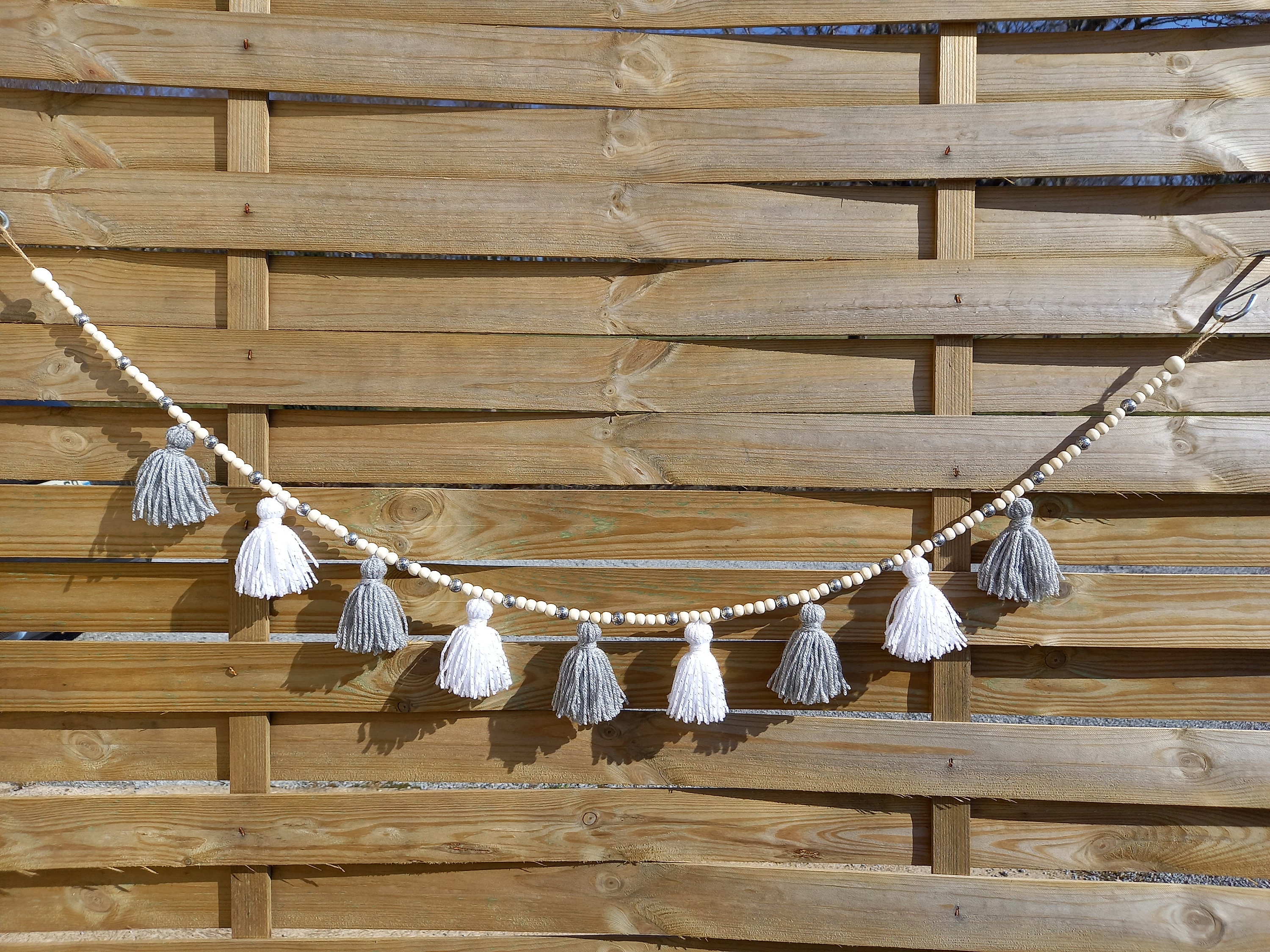 Guirlande Pompons Grise et Blanche