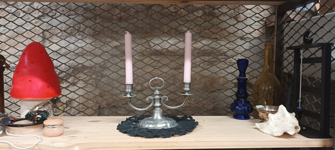 Sold at Auction: PAIRE DE VERRE À LIQUEUR À PIED BALUSTRE EN ARGENT NIELLÉ