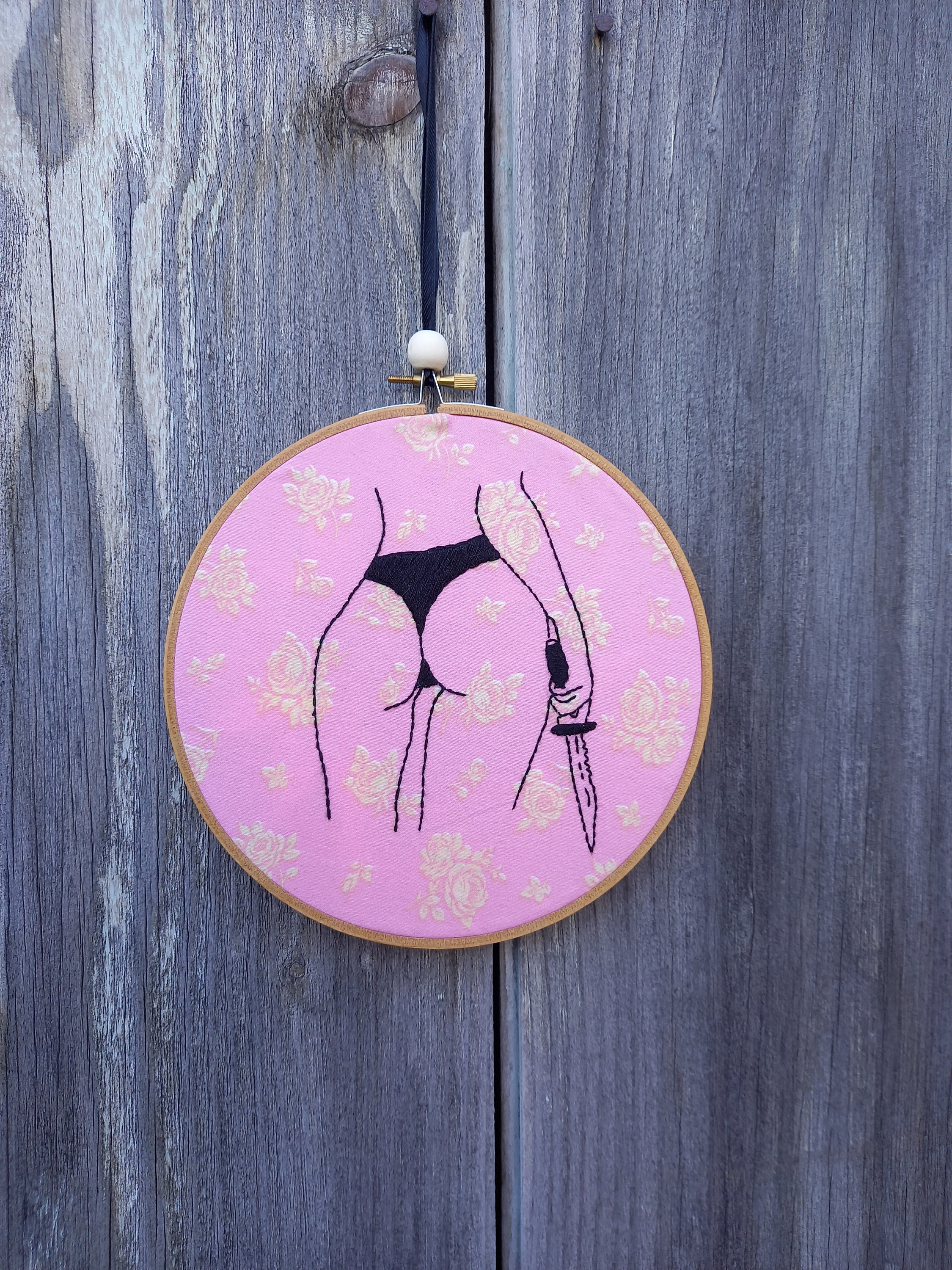 Broderie Décoration Femme Au Poignard