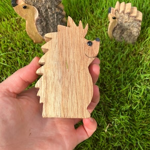 Log Hand Carved animals Wood Tree Stump woodland hedgehog squirrel turtle decoration fairy garden set decorative