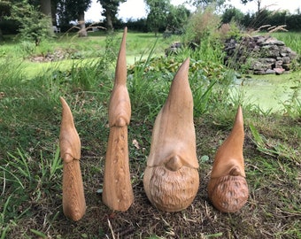 Handgefertigter Gonks-Zwerg aus Holz, geschnitzt, Feengarten, Naturholz