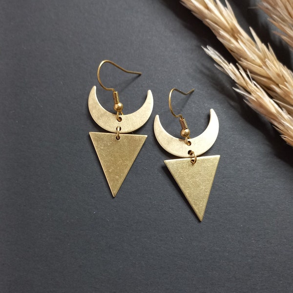 Triangle and moon earrings , boho tribal jewellery , everyday simple earring, gold raw brass bijoux made in France, witchy gift for her