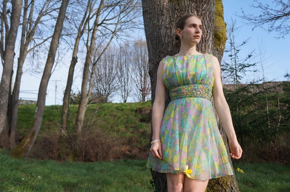 1960's Psychedelic Floral Mini Dress / Size Small