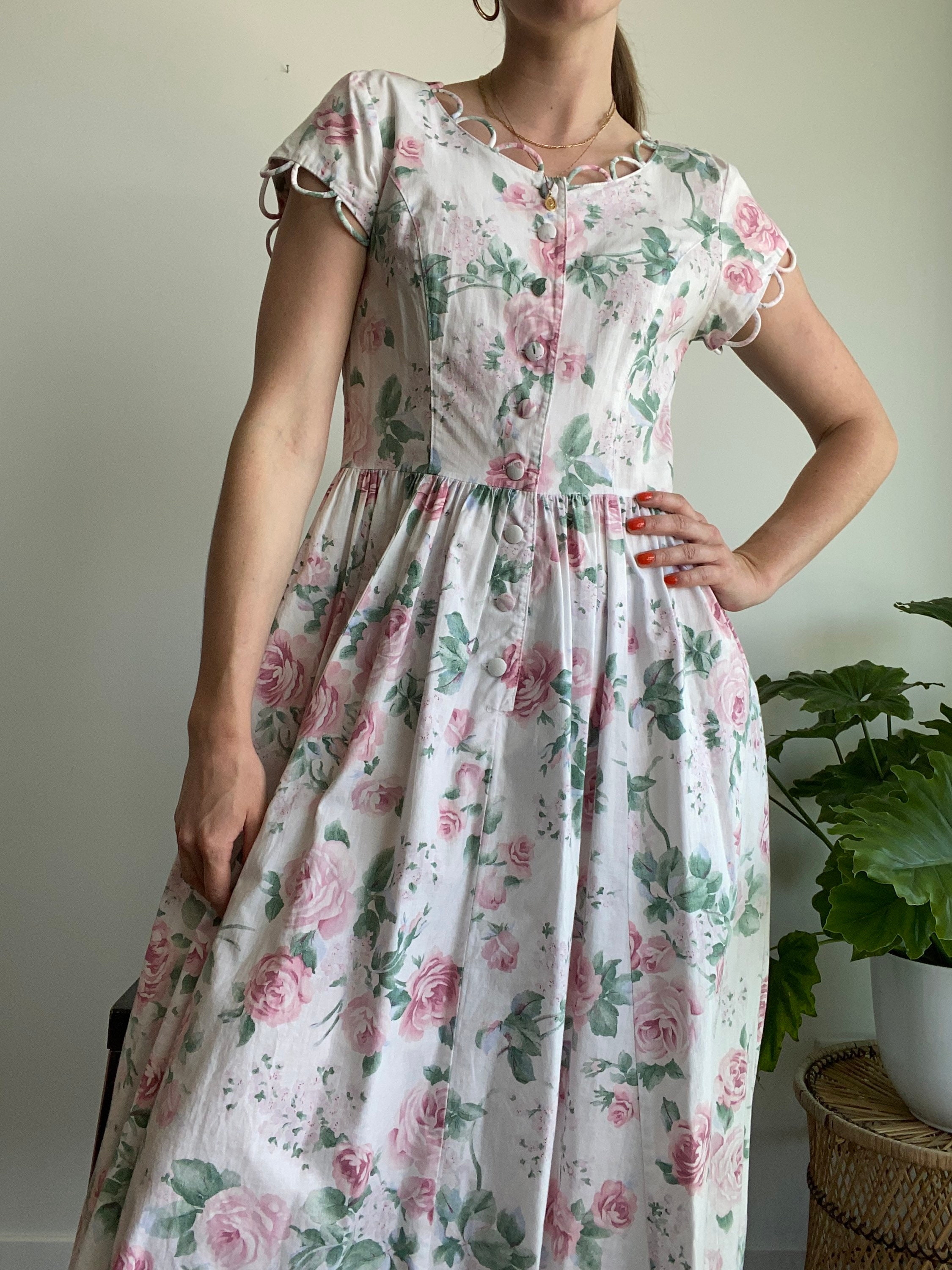 White Vintage Floral Tea Dress With Neckline and Sleeve Detail Etsy