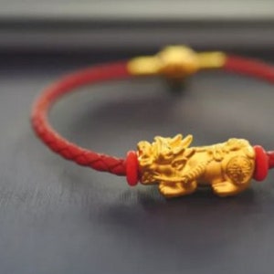 0,90 G Pixiu 24k Gold Glücksbringer Armband für Mann Frauen Echt 24k Gold Rot Seide