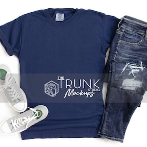 Comfort Colors 1717 True Navy Mockup / Camicia da donna in piano / JPG